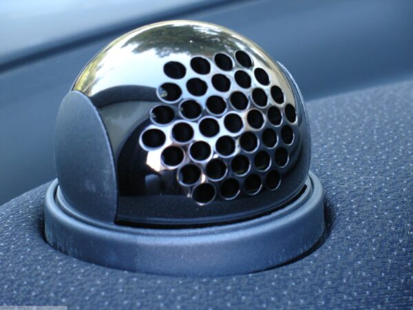 Ball vents in hole design in finish nickel black on the dashboard for Smart Fortwo 450