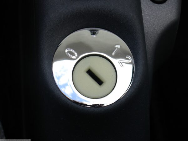 Ignition lock plate in finish chrome for Smart Fortwo 450