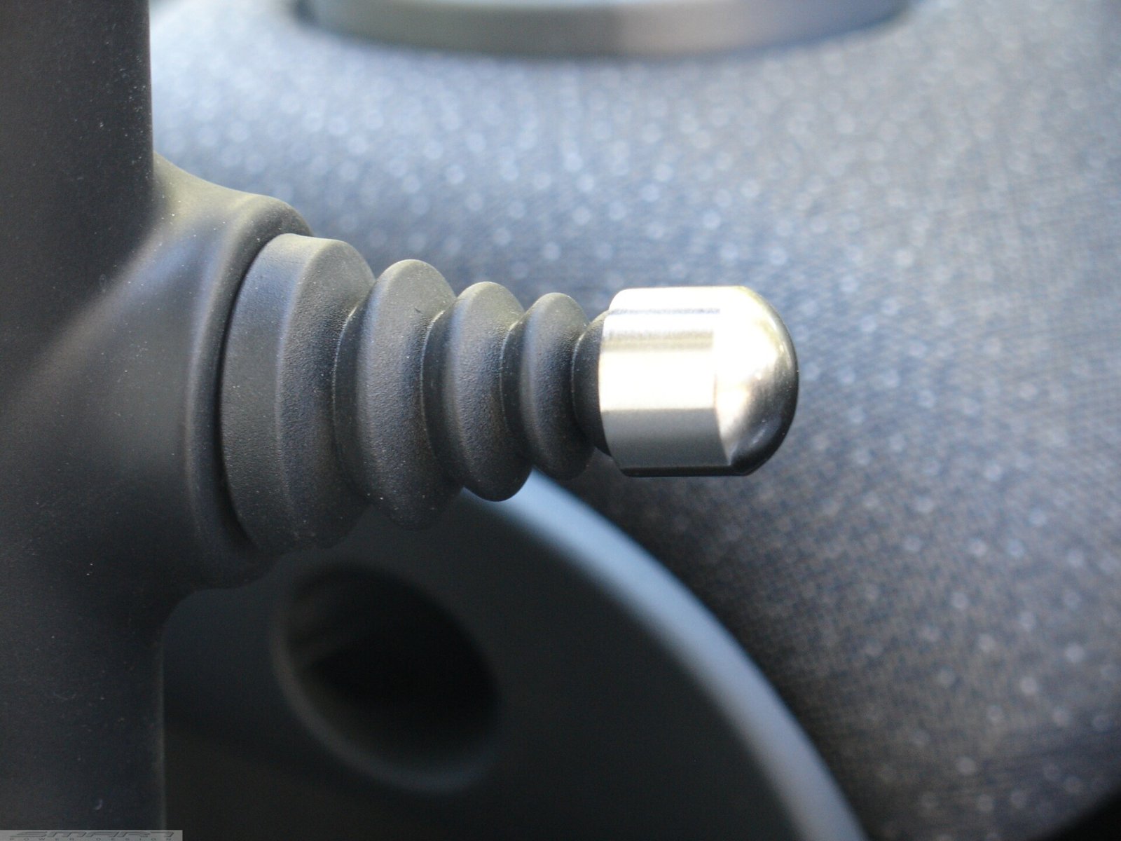 End caps for mirror adjustment in nickel matt for Smart Fortwo 450