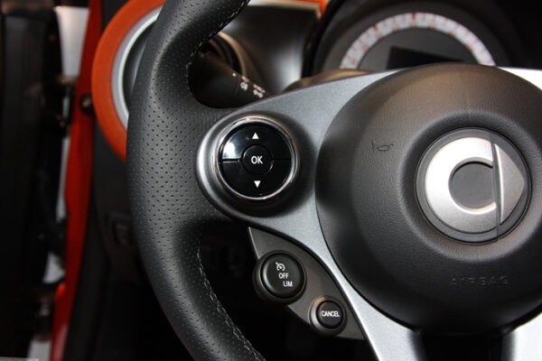 Left chrome rings in the steering for Smart Fortwo 453 and Forfour 453