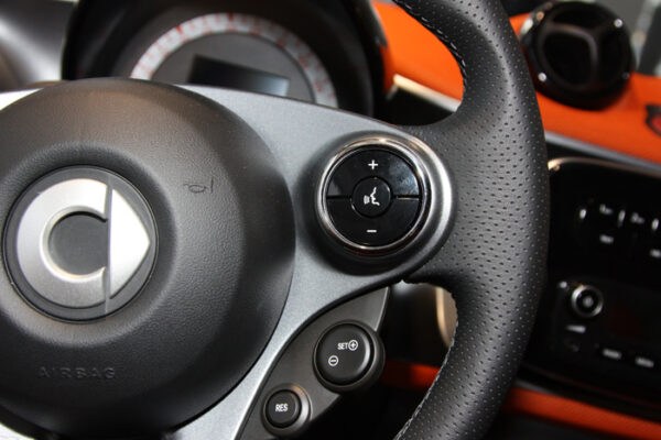 Right chrome rings in the steering for Smart Fortwo 453 and Forfour 453